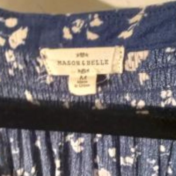 Blue and white floral print boho top - Picture 2 of 3